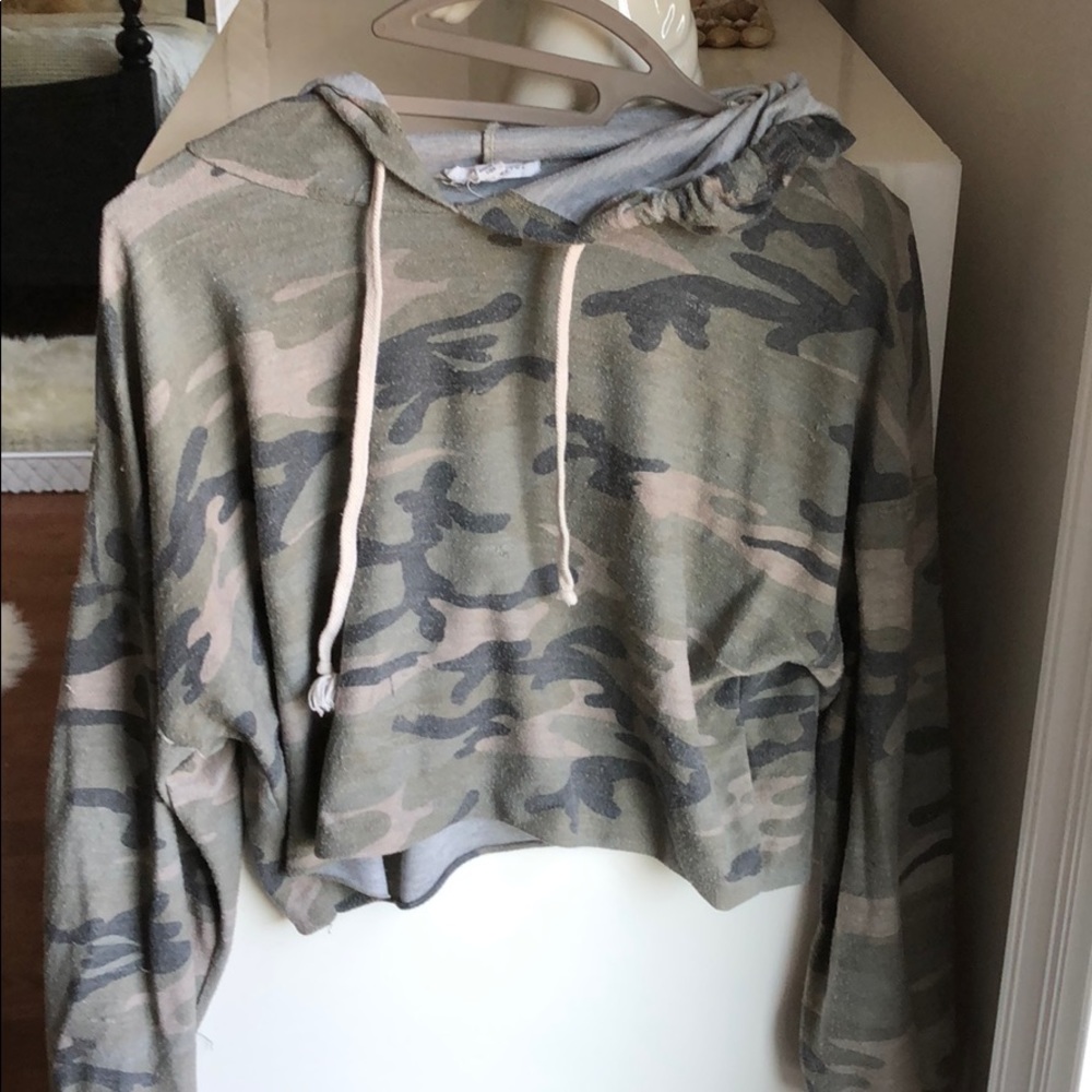 Cropped camo